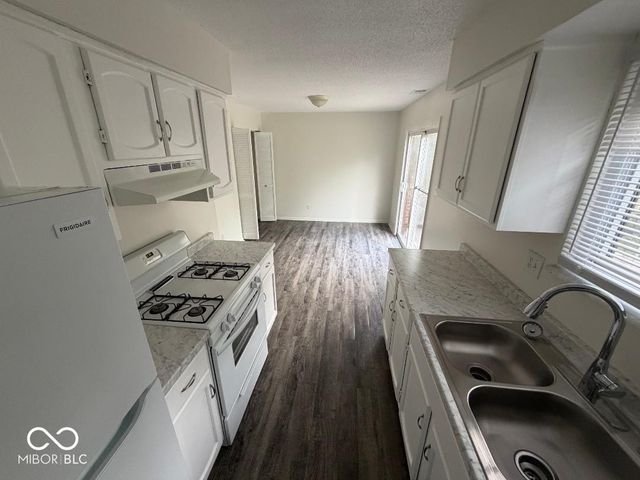 954 Greenwood W, Greenwood, IN 46142