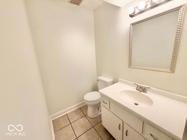 954 Greenwood W, Greenwood, IN 46142