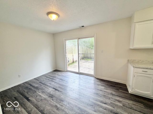 954 Greenwood W, Greenwood, IN 46142