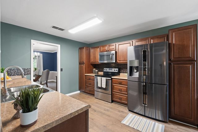 2123 River Chase Dr, Murfreesboro, TN 37128