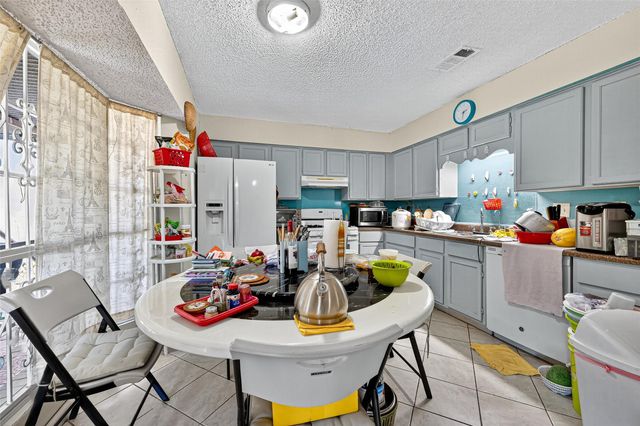 6822 Zapata Drive, Houston, TX 77083