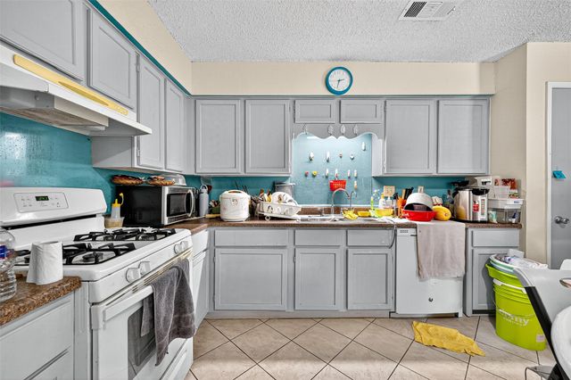 6822 Zapata Drive, Houston, TX 77083