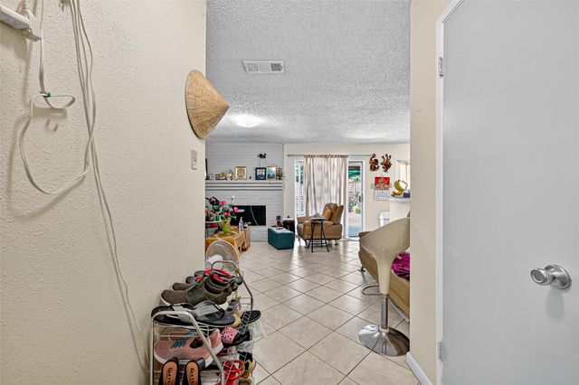 6822 Zapata Drive, Houston, TX 77083