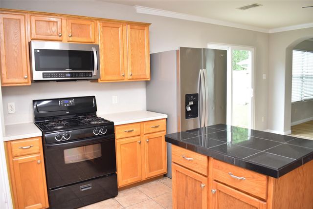 410 Laurel Sage Drive, Kingwood, TX 77339