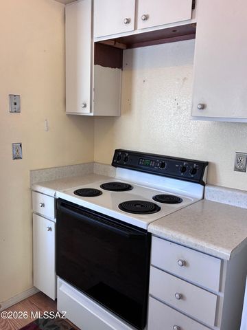 26 W Calle Del Chancero, Green Valley, AZ 85614