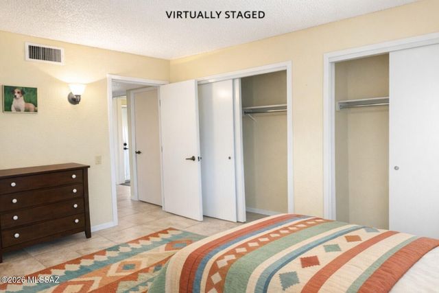 26 W Calle Del Chancero, Green Valley, AZ 85614