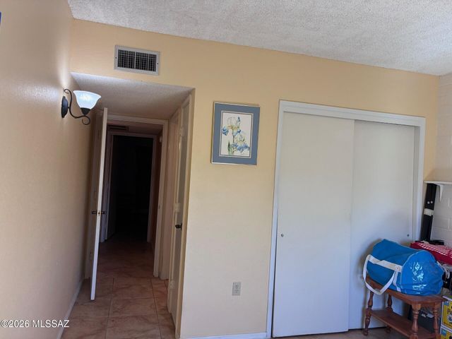 26 W Calle Del Chancero, Green Valley, AZ 85614