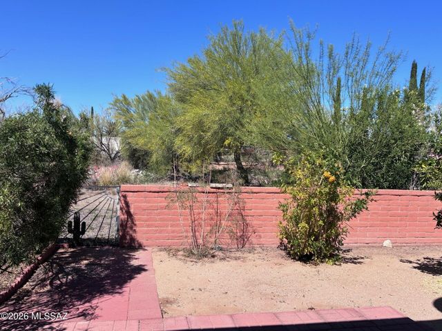 26 W Calle Del Chancero, Green Valley, AZ 85614