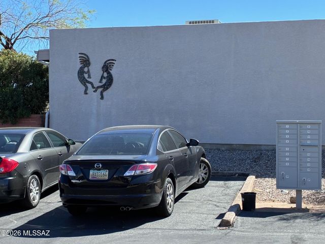 26 W Calle Del Chancero, Green Valley, AZ 85614