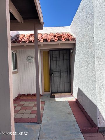 26 W Calle Del Chancero, Green Valley, AZ 85614