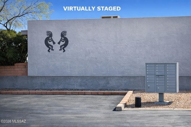 26 W Calle Del Chancero, Green Valley, AZ 85614