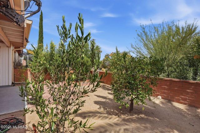 26 W Calle Del Chancero, Green Valley, AZ 85614