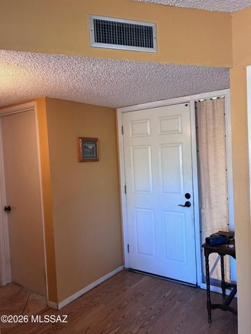 26 W Calle Del Chancero, Green Valley, AZ 85614