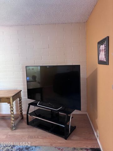 26 W Calle Del Chancero, Green Valley, AZ 85614