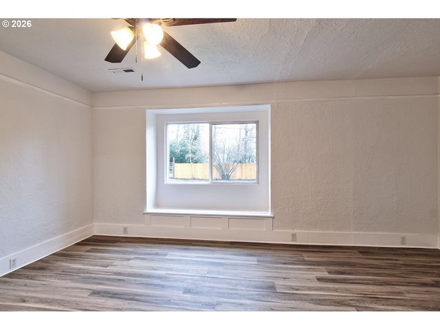 774 Se 18TH St, Salem, OR 97301