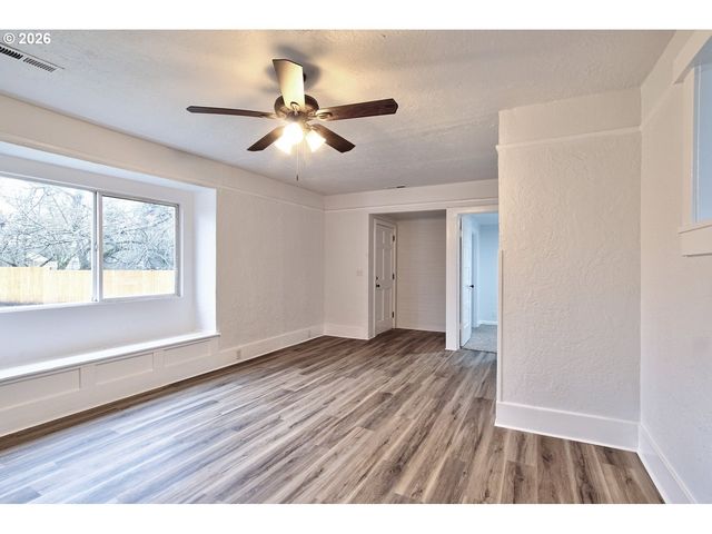 774 Se 18TH St, Salem, OR 97301