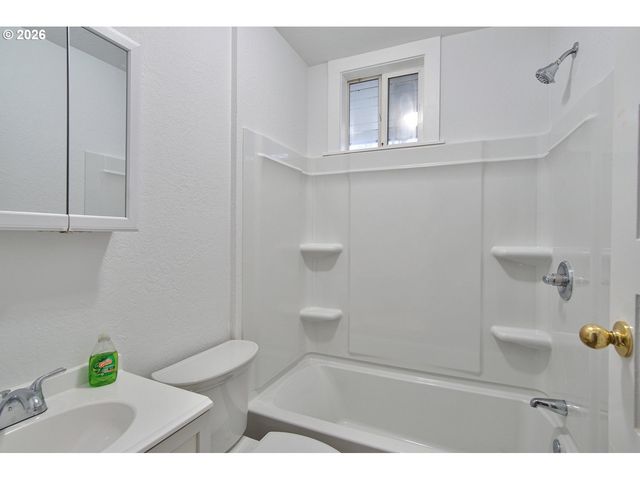 774 Se 18TH St, Salem, OR 97301