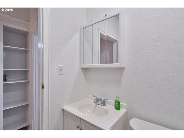 774 Se 18TH St, Salem, OR 97301