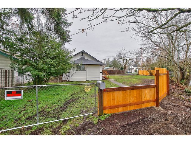774 Se 18TH St, Salem, OR 97301