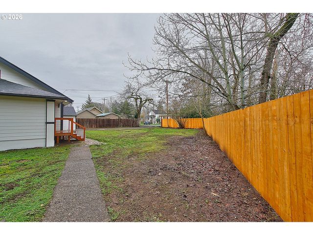 774 Se 18TH St, Salem, OR 97301