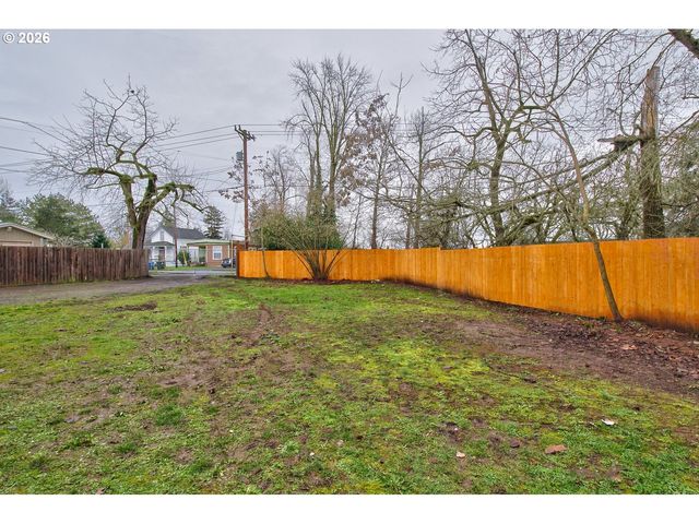 774 Se 18TH St, Salem, OR 97301