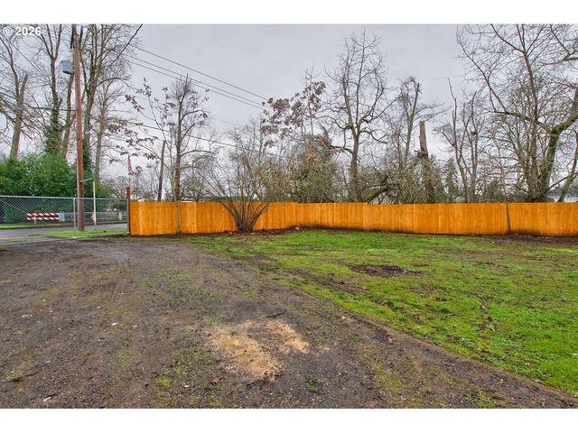 774 Se 18TH St, Salem, OR 97301