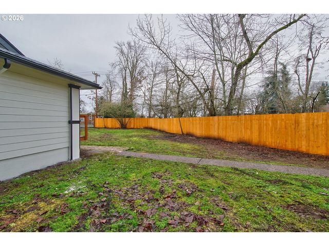 774 Se 18TH St, Salem, OR 97301