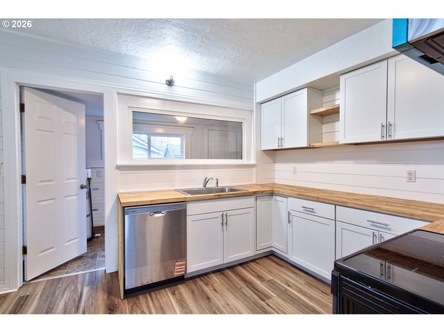 774 Se 18TH St, Salem, OR 97301