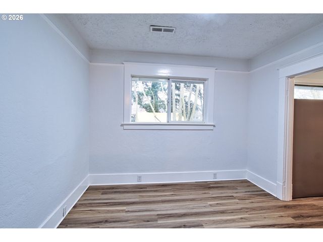 774 Se 18TH St, Salem, OR 97301