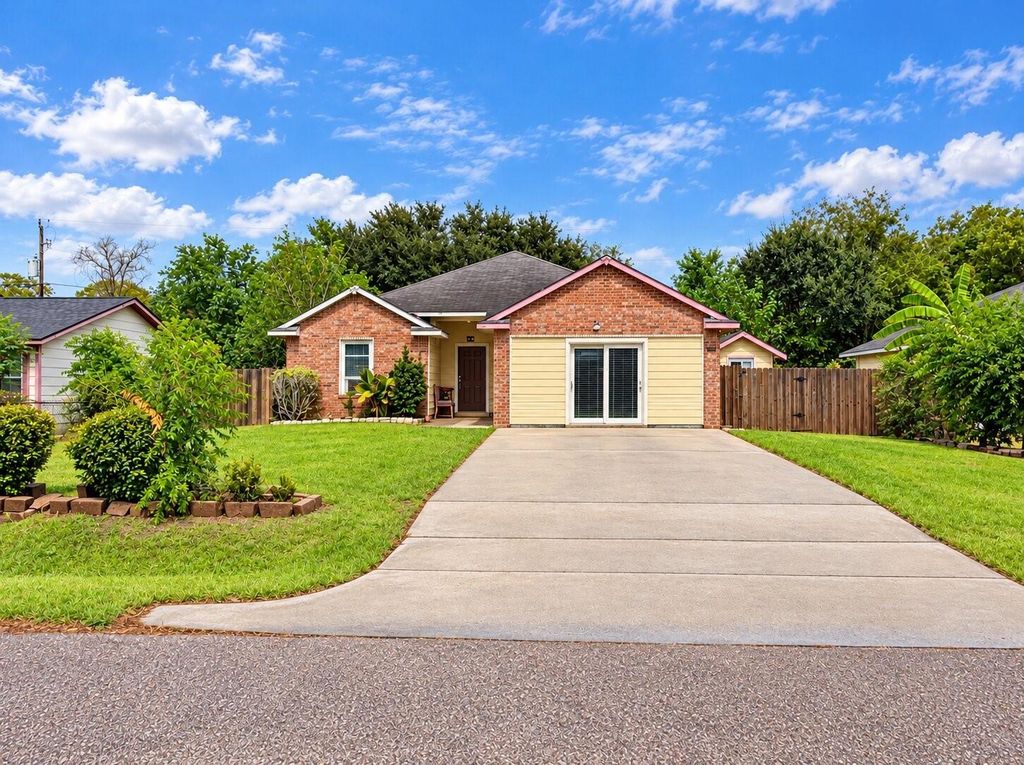 5021 Paula Street, Houston, TX 77033