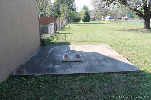 216 S Locust Street, Nowata, OK 74048