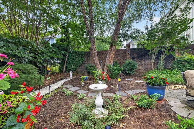 208 52nd ST, Virginia Beach, VA 23451