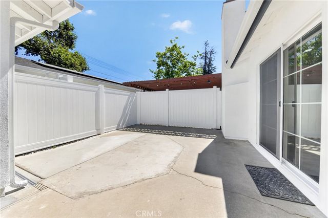 19243 Knapp St, Northridge, CA 91324