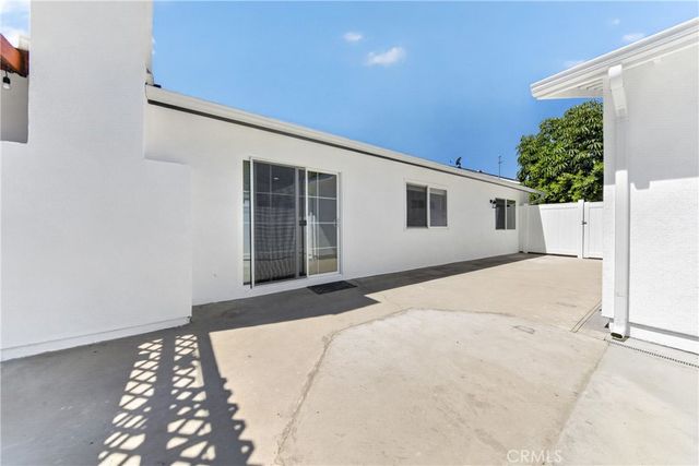 19243 Knapp St, Northridge, CA 91324