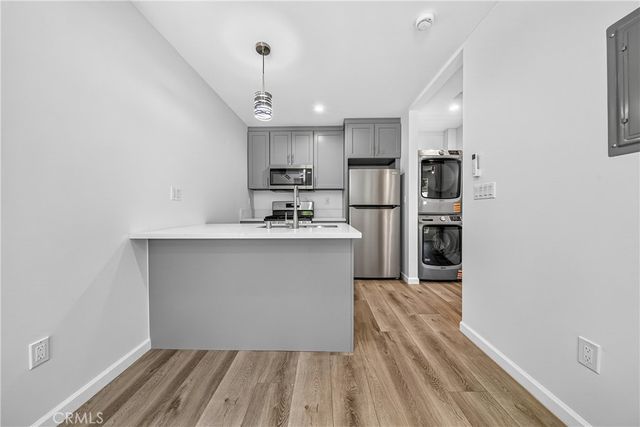19243 Knapp St, Northridge, CA 91324
