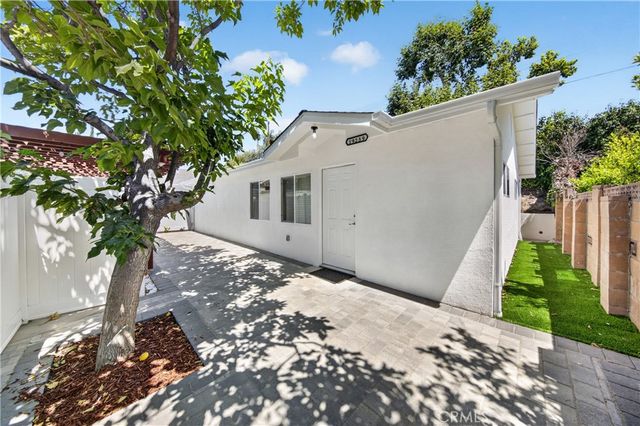 19243 Knapp St, Northridge, CA 91324