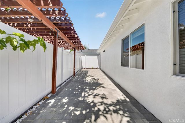 19243 Knapp St, Northridge, CA 91324