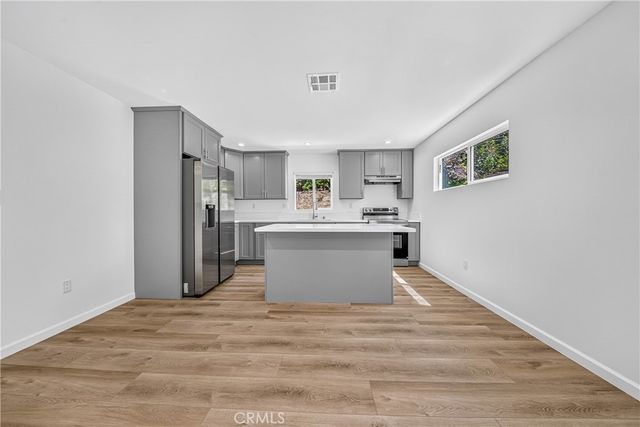 19243 Knapp St, Northridge, CA 91324