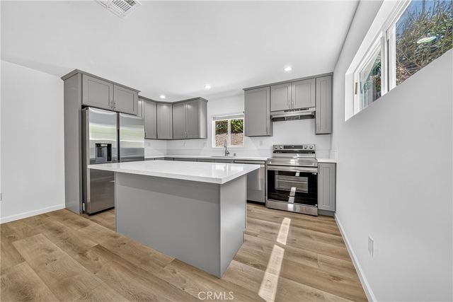 19243 Knapp St, Northridge, CA 91324