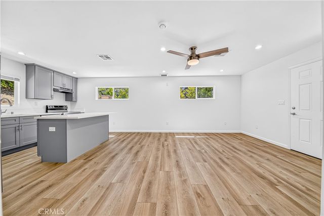19243 Knapp St, Northridge, CA 91324
