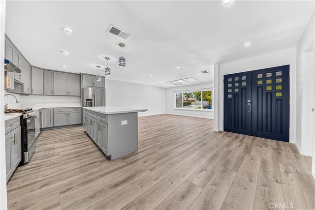 19243 Knapp St, Northridge, CA 91324