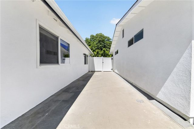 19243 Knapp St, Northridge, CA 91324