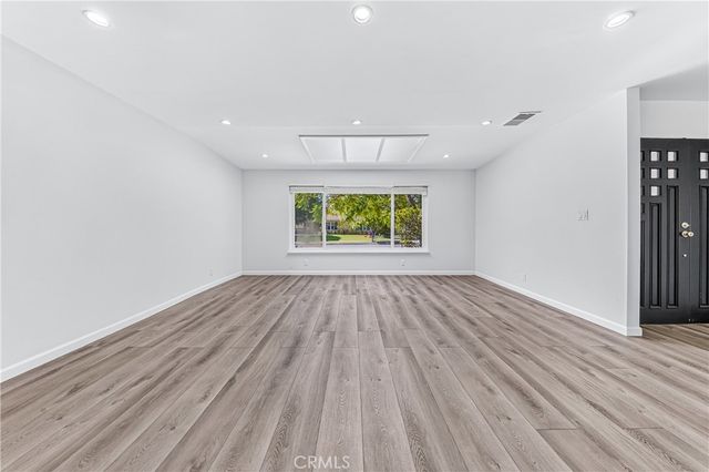 19243 Knapp St, Northridge, CA 91324