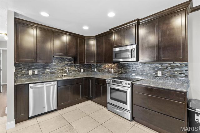 1954 Tealwood Cove Drive, Florissant, MO 63031