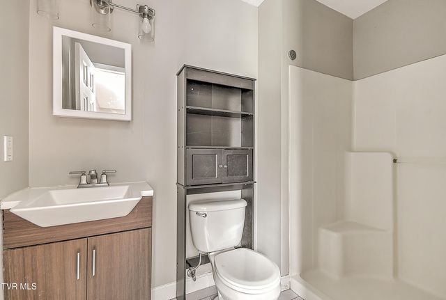 220 Peters Road, Bristol, TN 37620