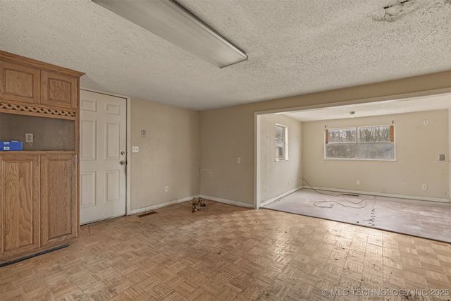 207 S Bixby Street, Coweta, OK 74429