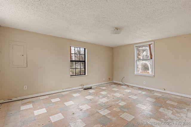 207 S Bixby Street, Coweta, OK 74429