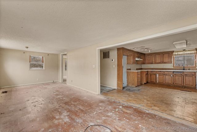 207 S Bixby Street, Coweta, OK 74429