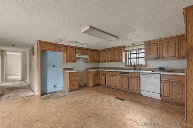 207 S Bixby Street, Coweta, OK 74429