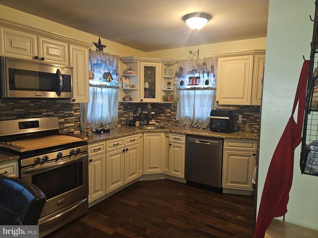 26 LOIS LN, Mount Holly, NJ 08060